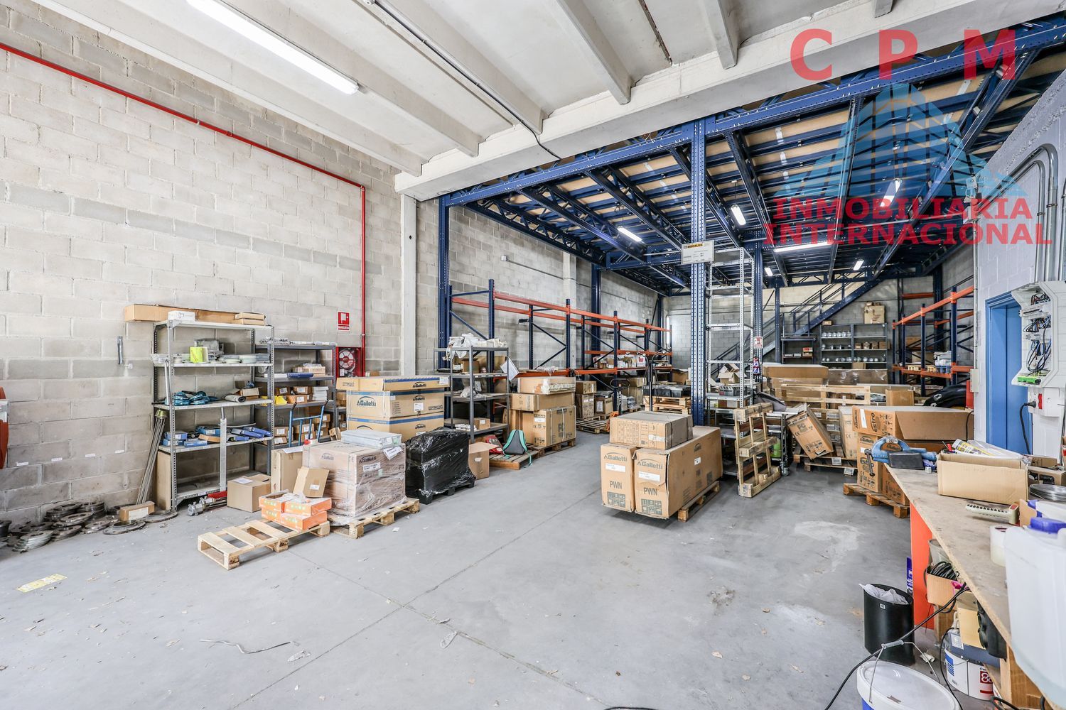 local-y-naves en madrid · villaverde 550000€