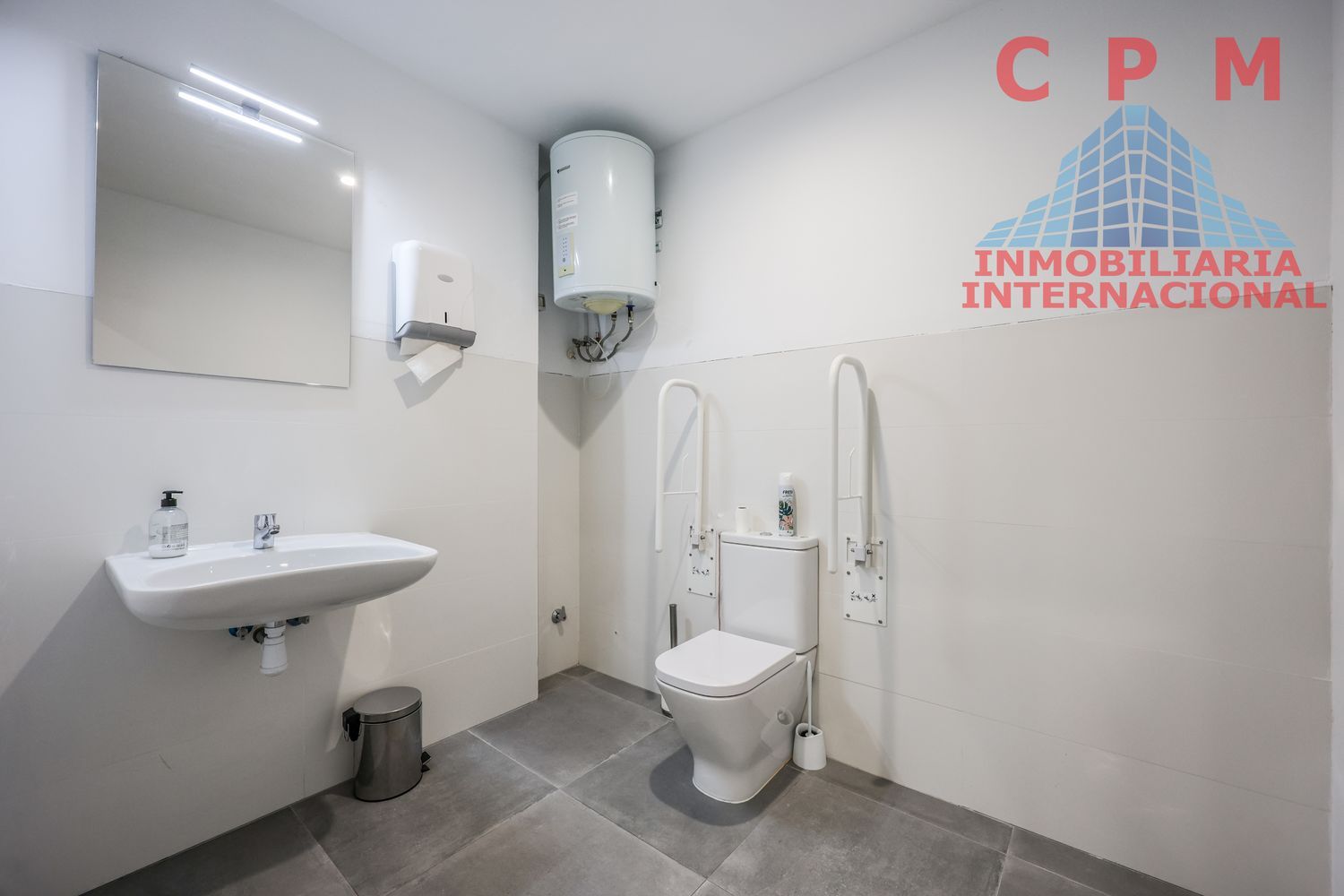 local-y-naves en madrid · fuencarral 2300€