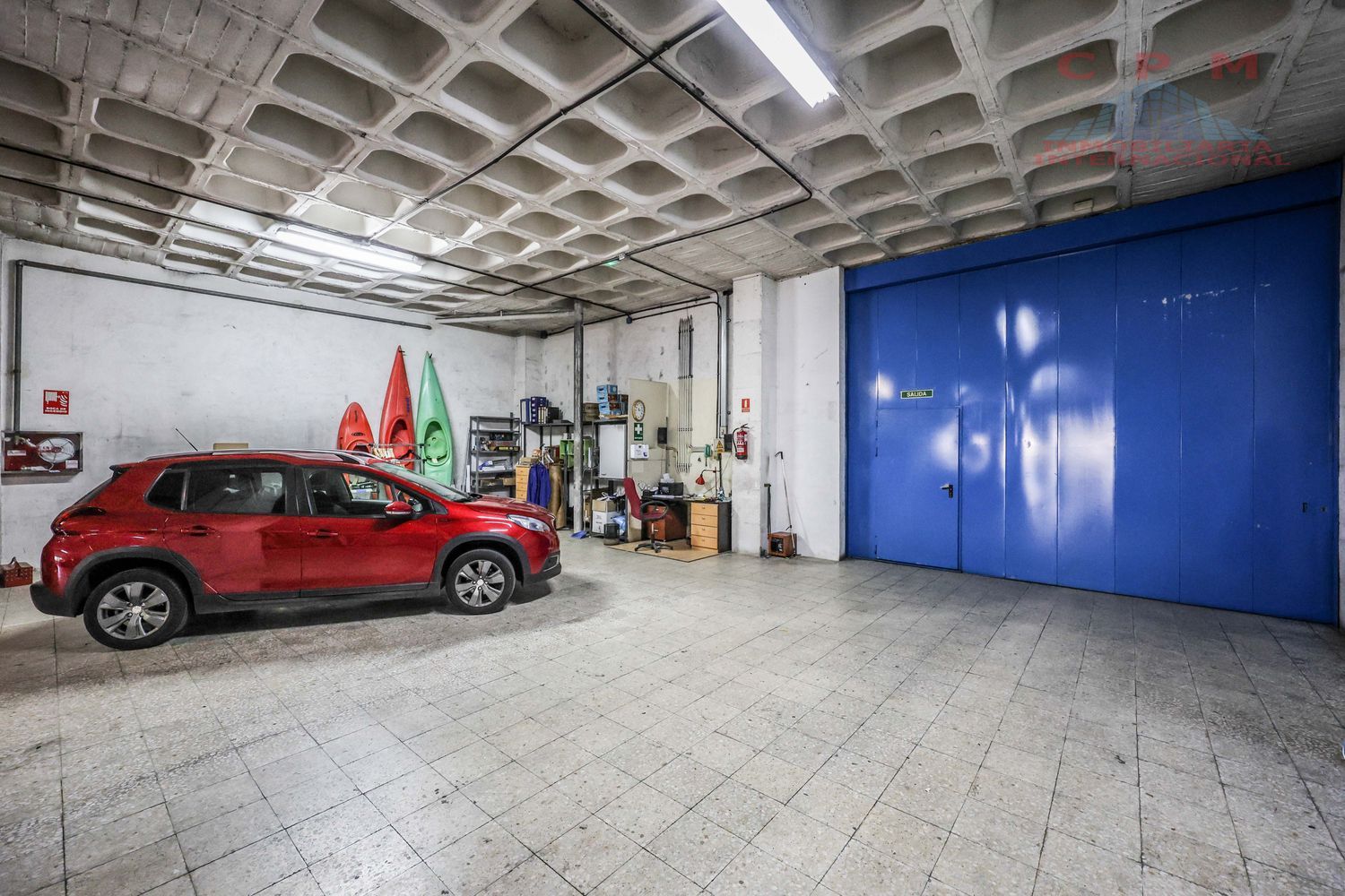 local-y-naves en madrid · hortaleza 700000€