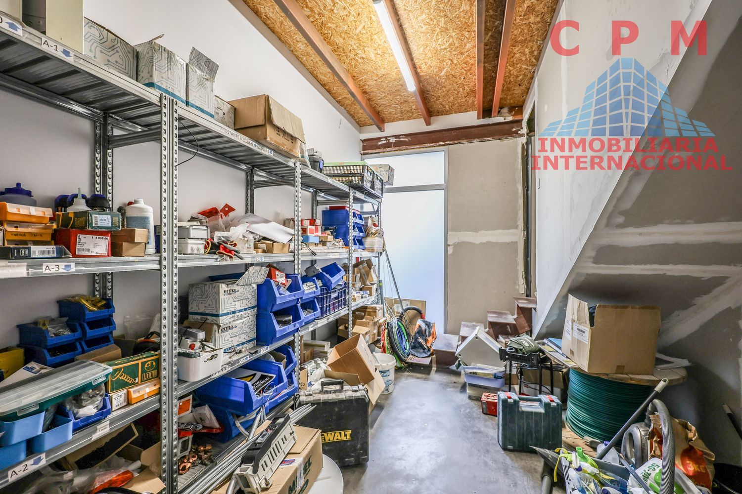 local-y-naves en madrid · fuencarral 2300€
