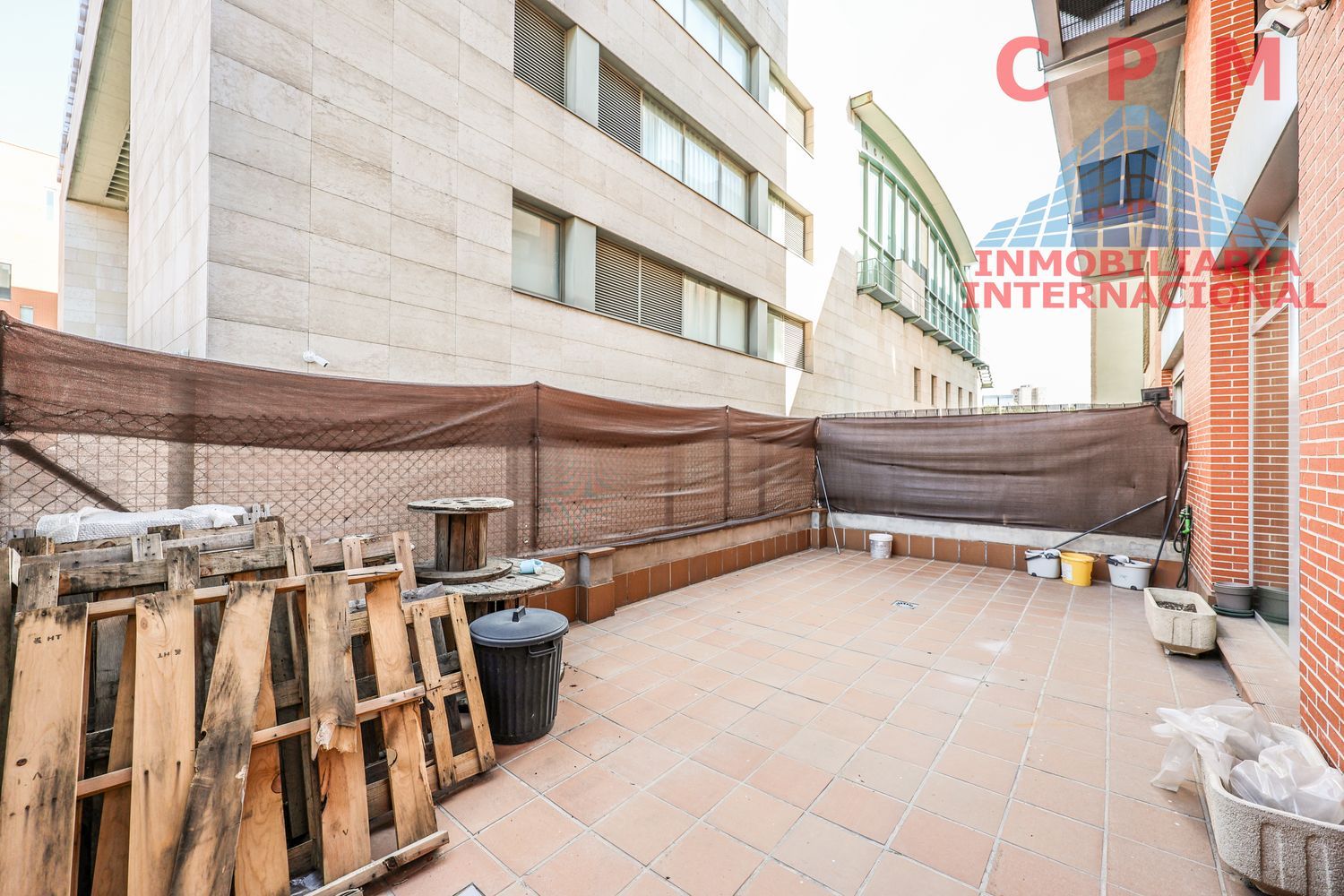 local-y-naves en madrid · fuencarral 2300€