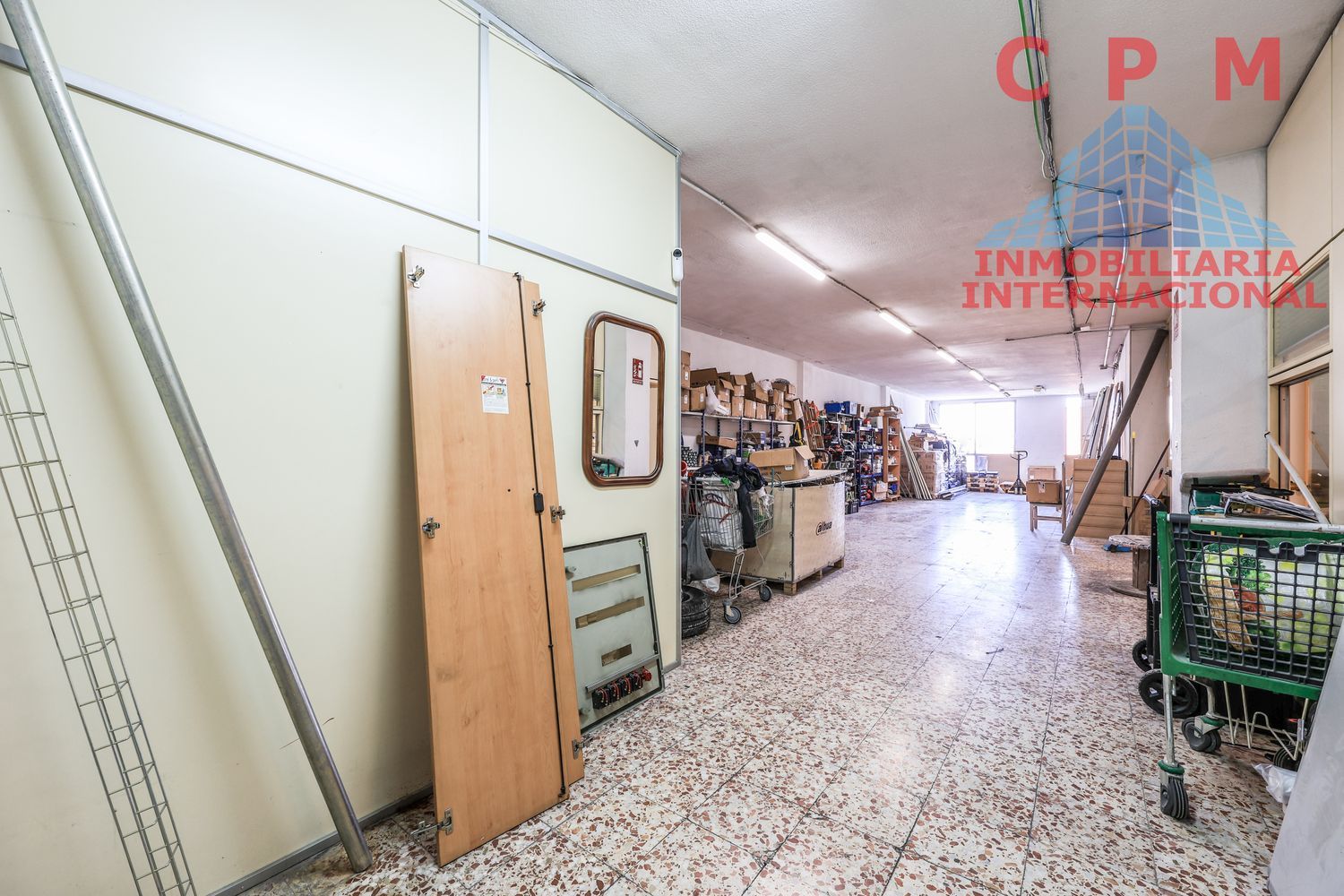 local-y-naves en madrid · villaverde 275000€
