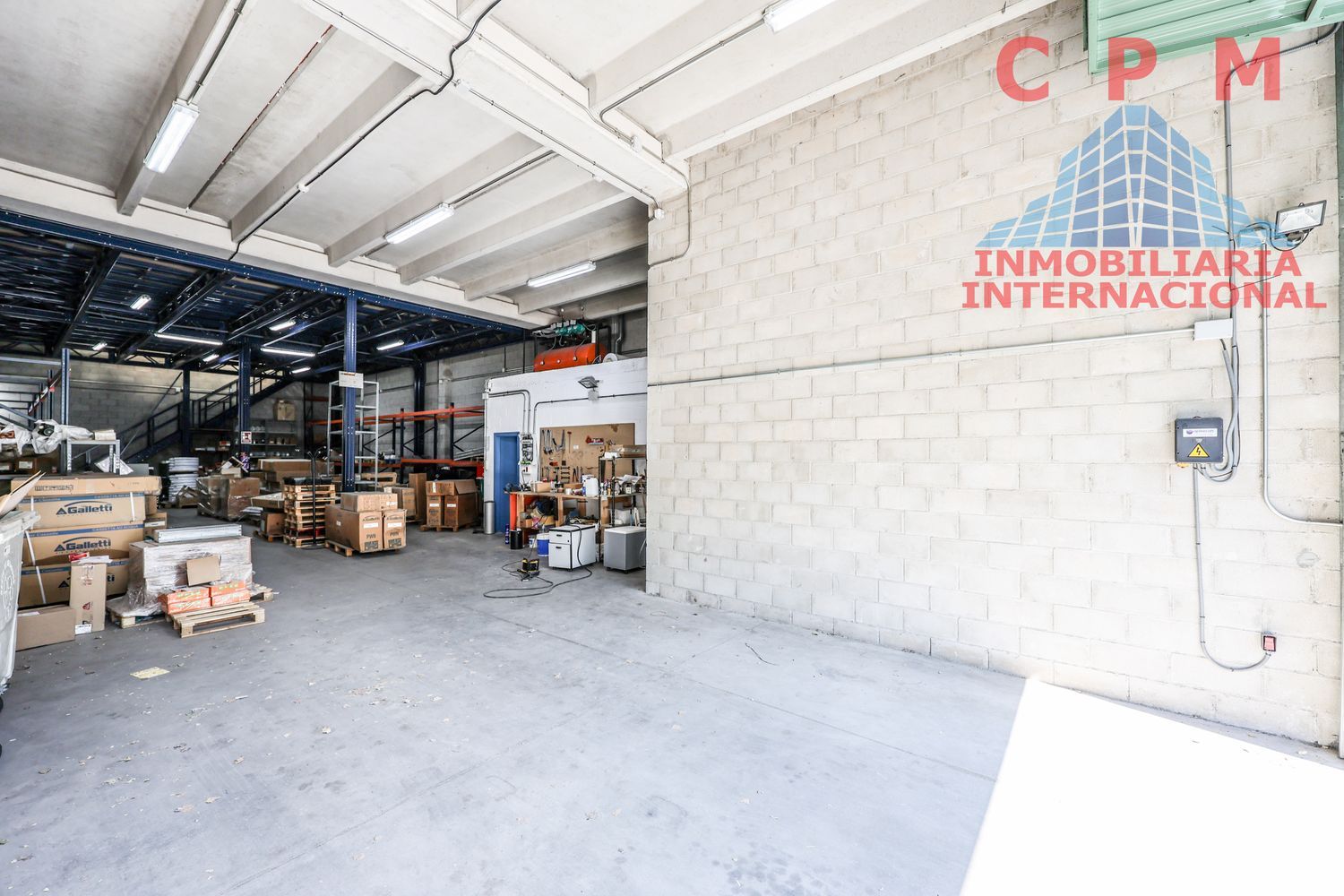 local-y-naves en madrid · villaverde 550000€