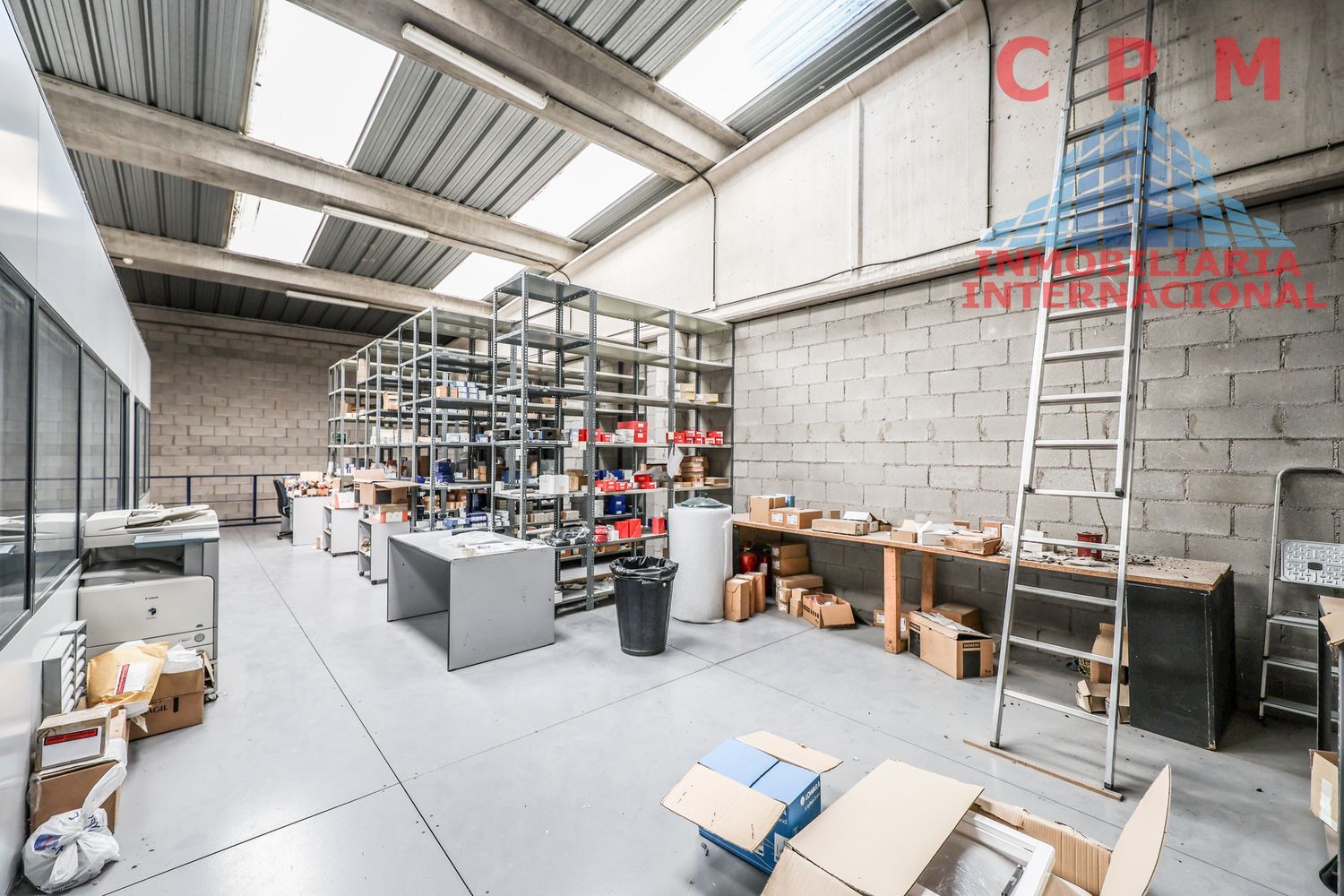local-y-naves en madrid · villaverde 550000€