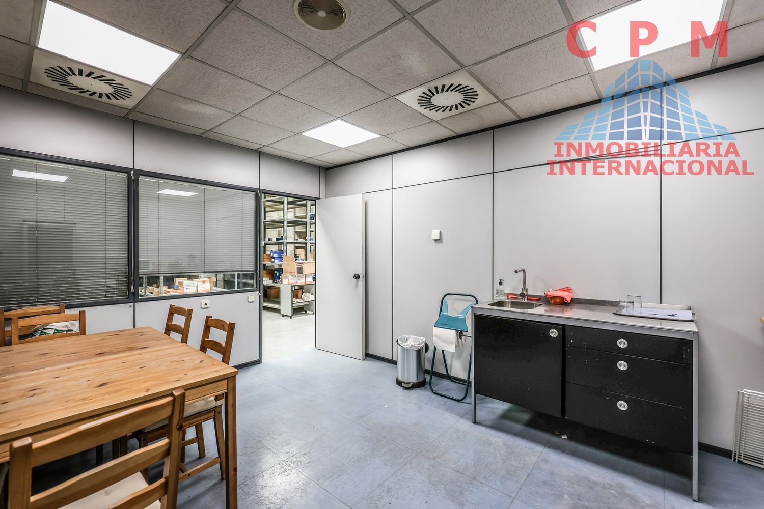 local-y-naves en madrid · villaverde 550000€