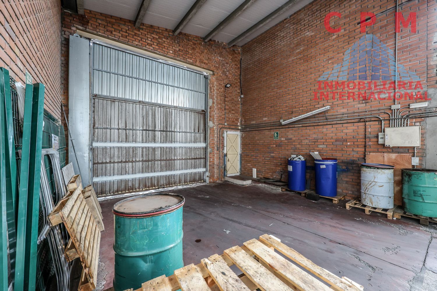 local-y-naves en ajalvir ·  1400000€