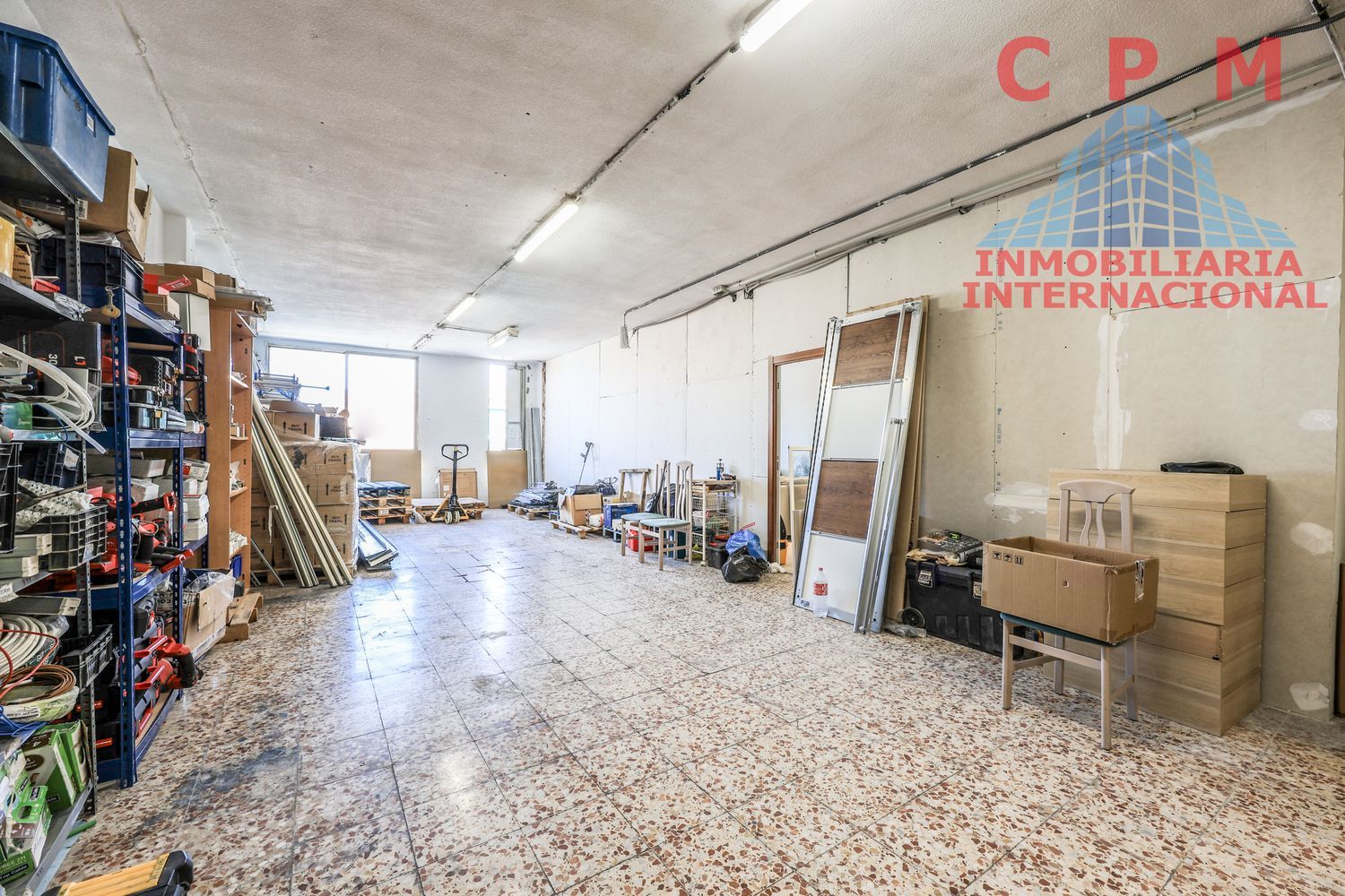 local-y-naves en madrid · villaverde 275000€