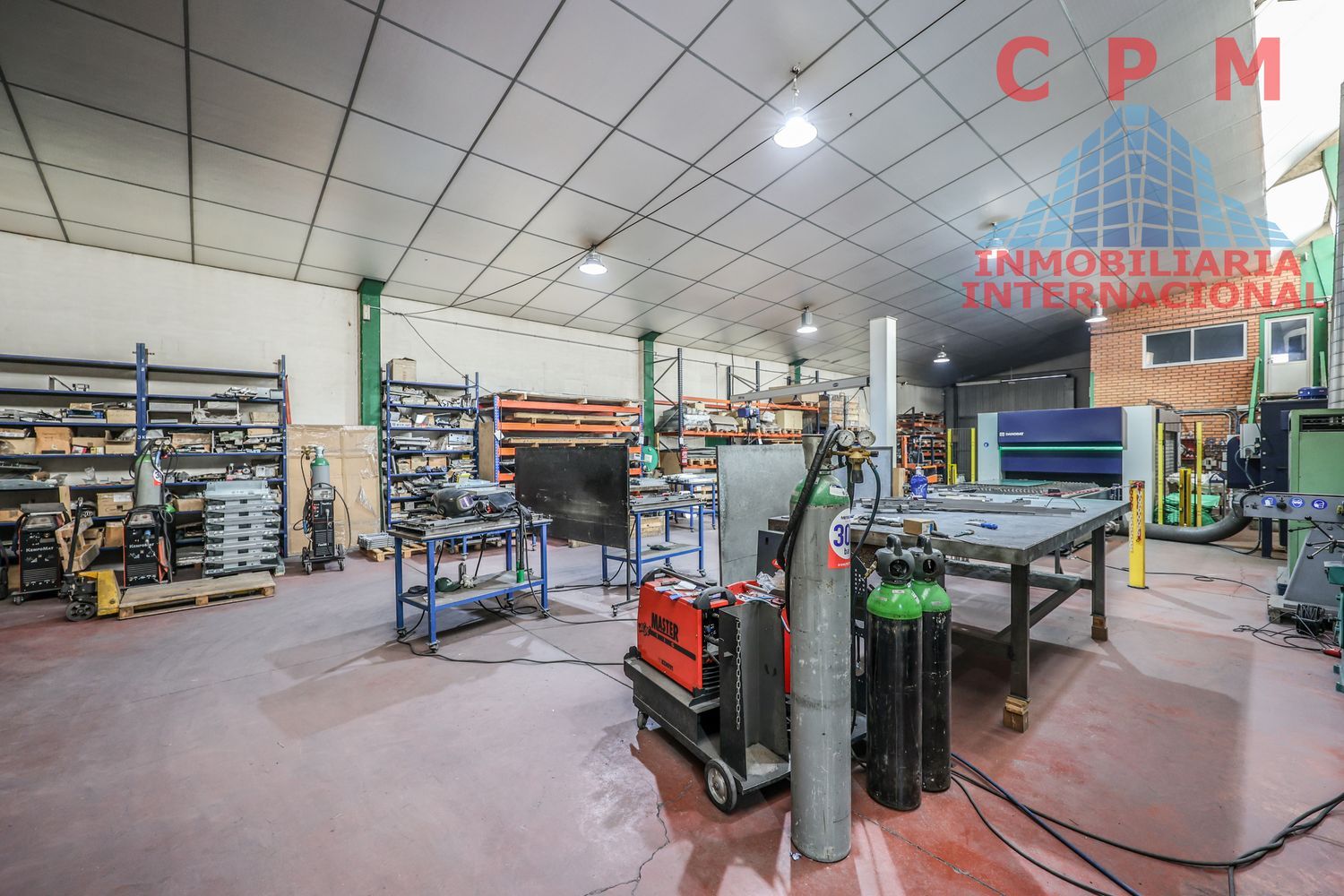 local-y-naves en ajalvir ·  1400000€