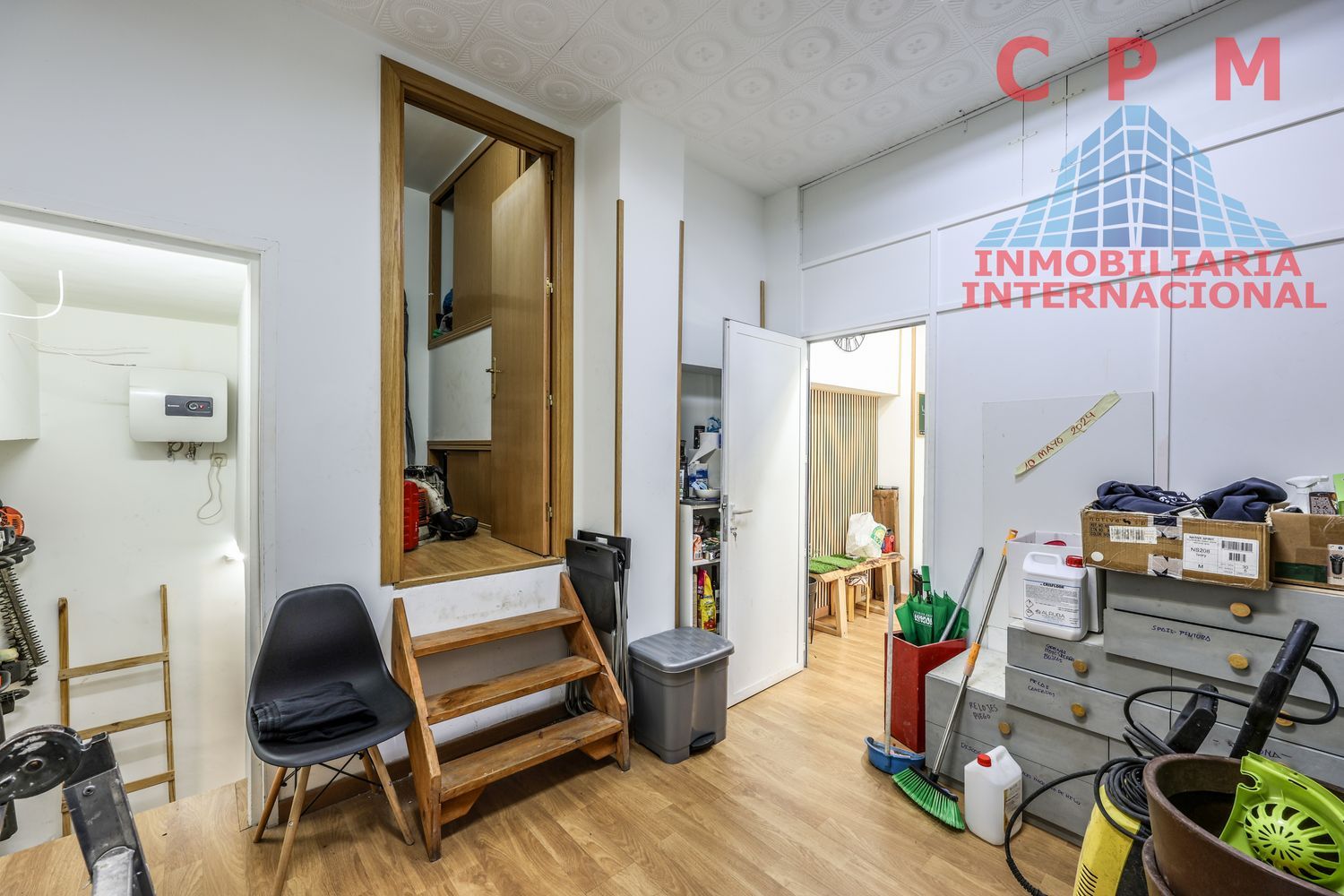 local-y-naves en madrid · latina 130000€