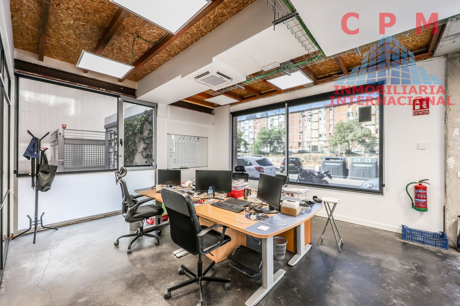 local-y-naves en madrid · fuencarral 2300€