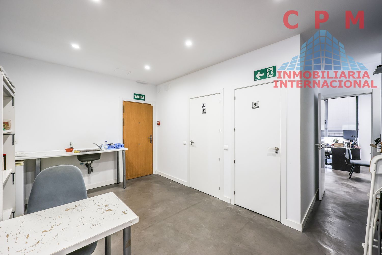 local-y-naves en madrid · fuencarral 2300€