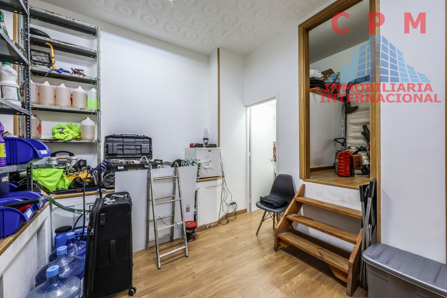 local-y-naves en madrid · latina 130000€