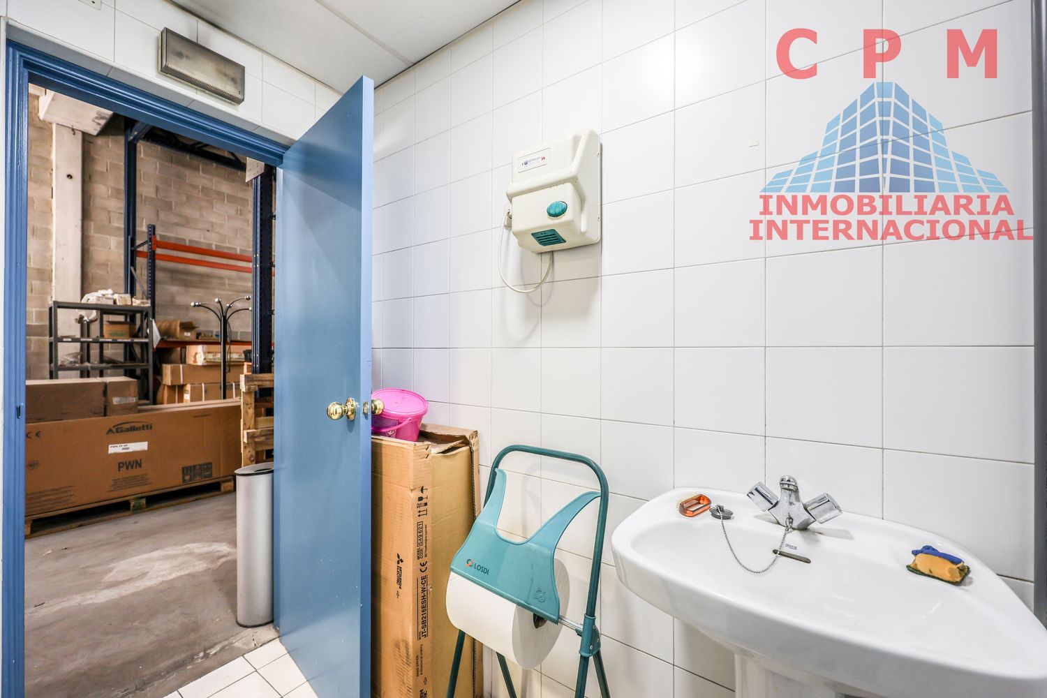 local-y-naves en madrid · villaverde 550000€