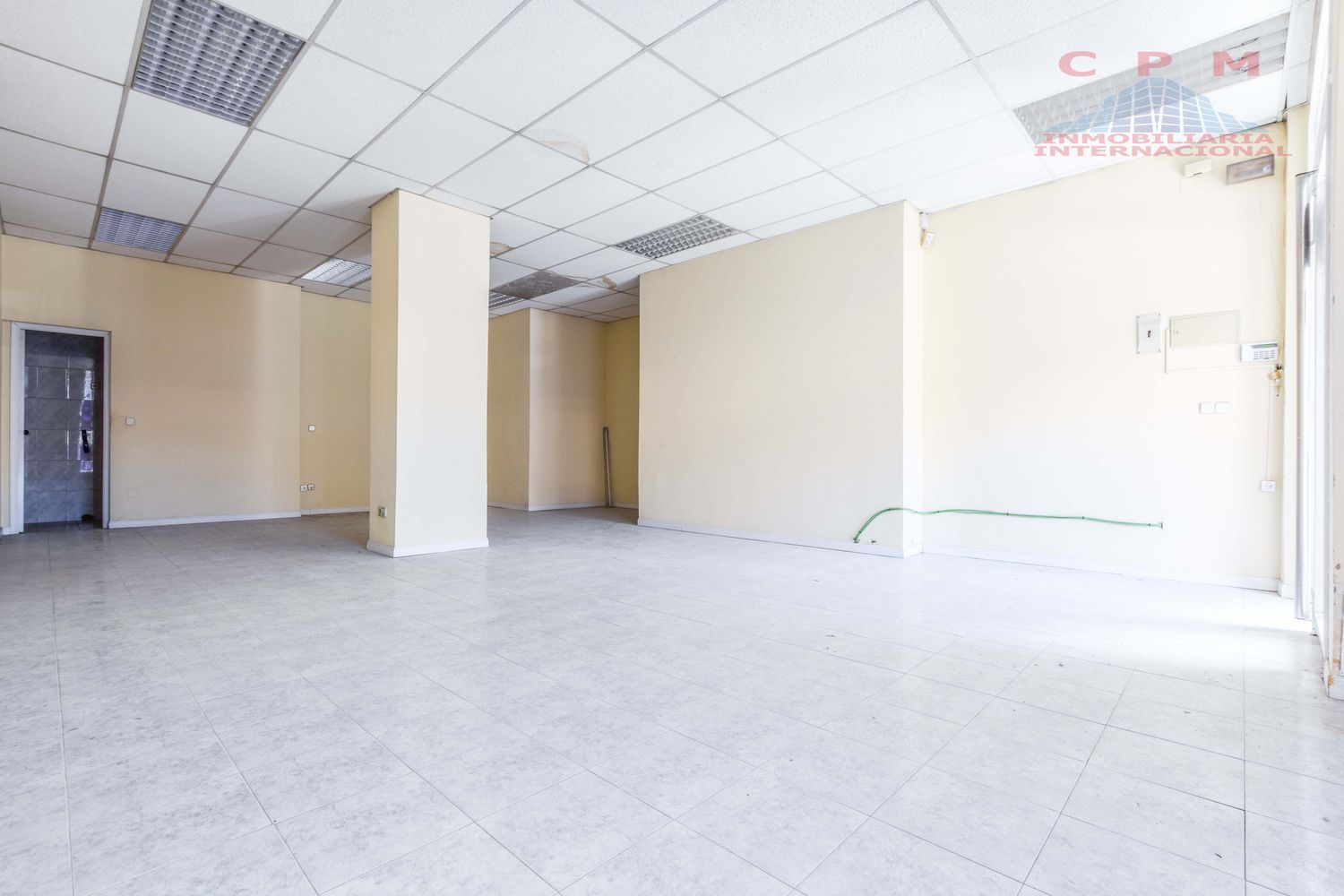 local-y-naves en madrid · centro 380000€