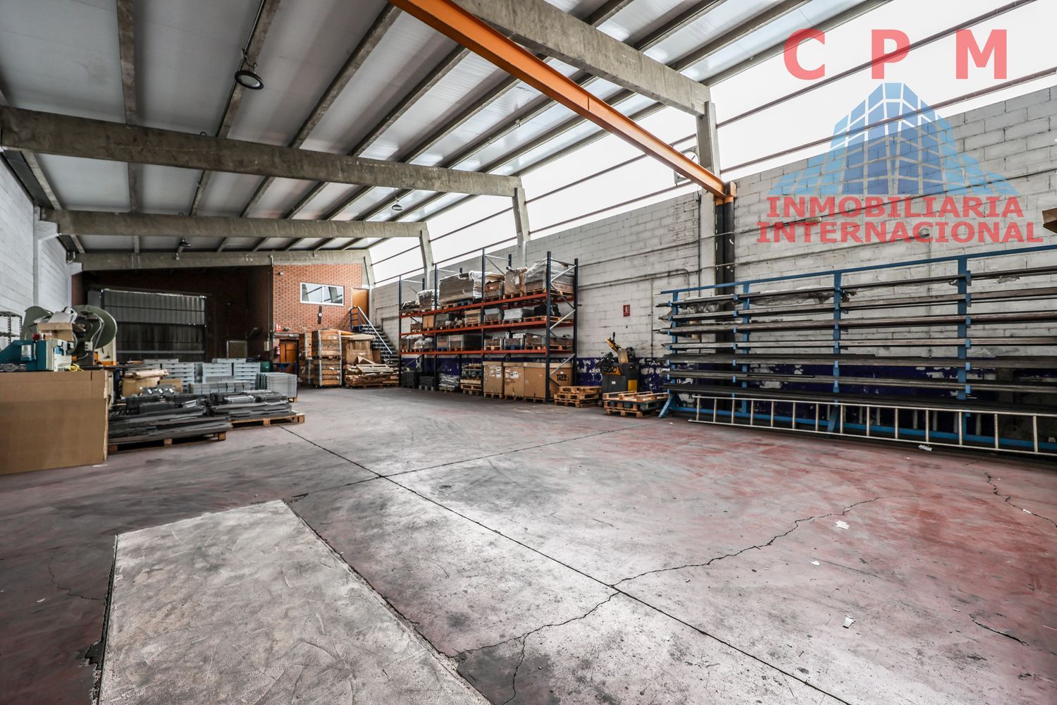 local-y-naves en ajalvir ·  1400000€