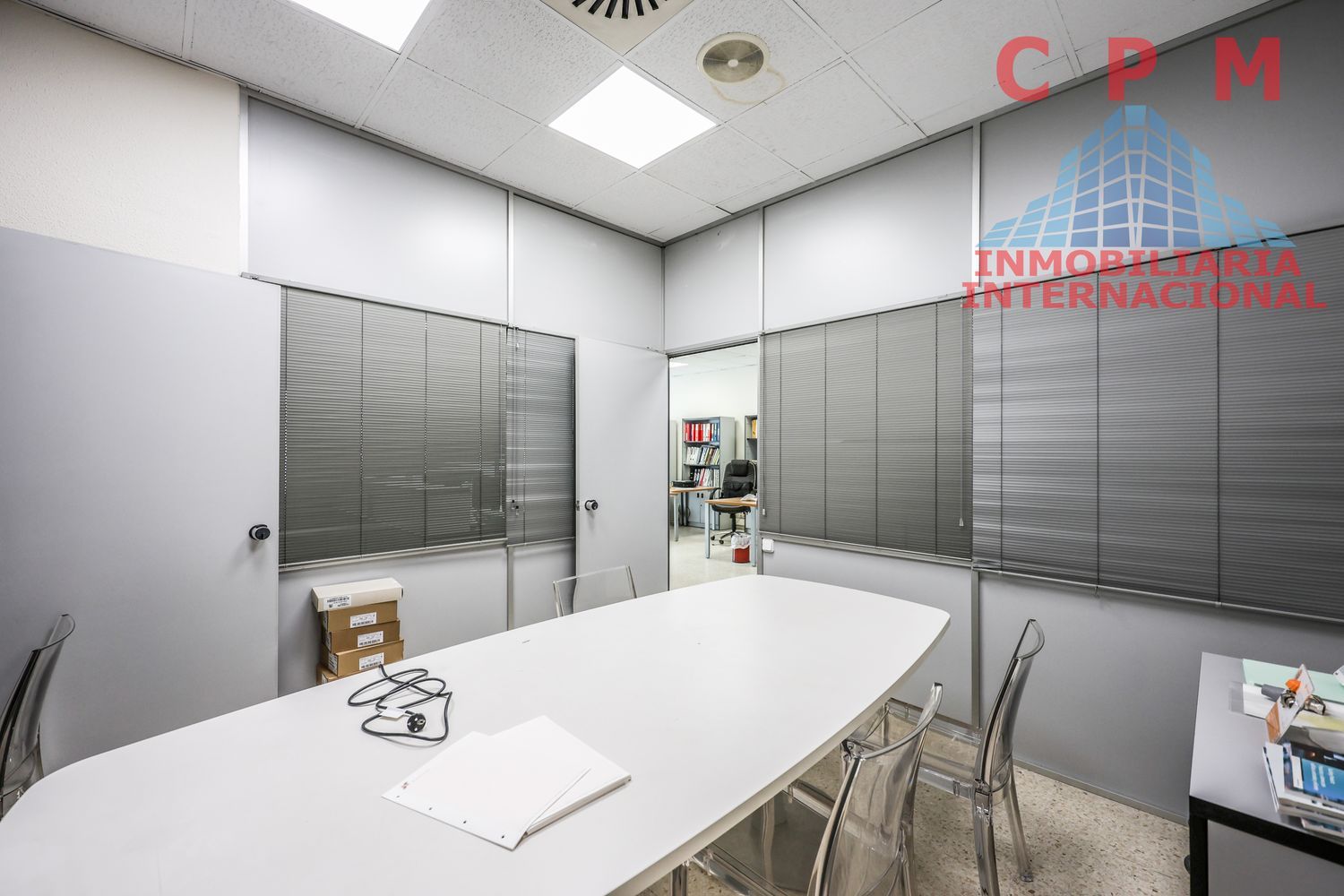 local-y-naves en madrid · villaverde 550000€