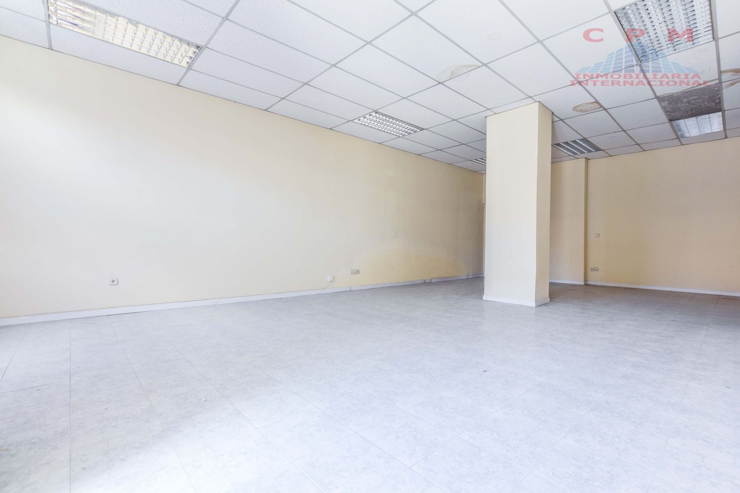 local-y-naves en madrid · centro 380000€