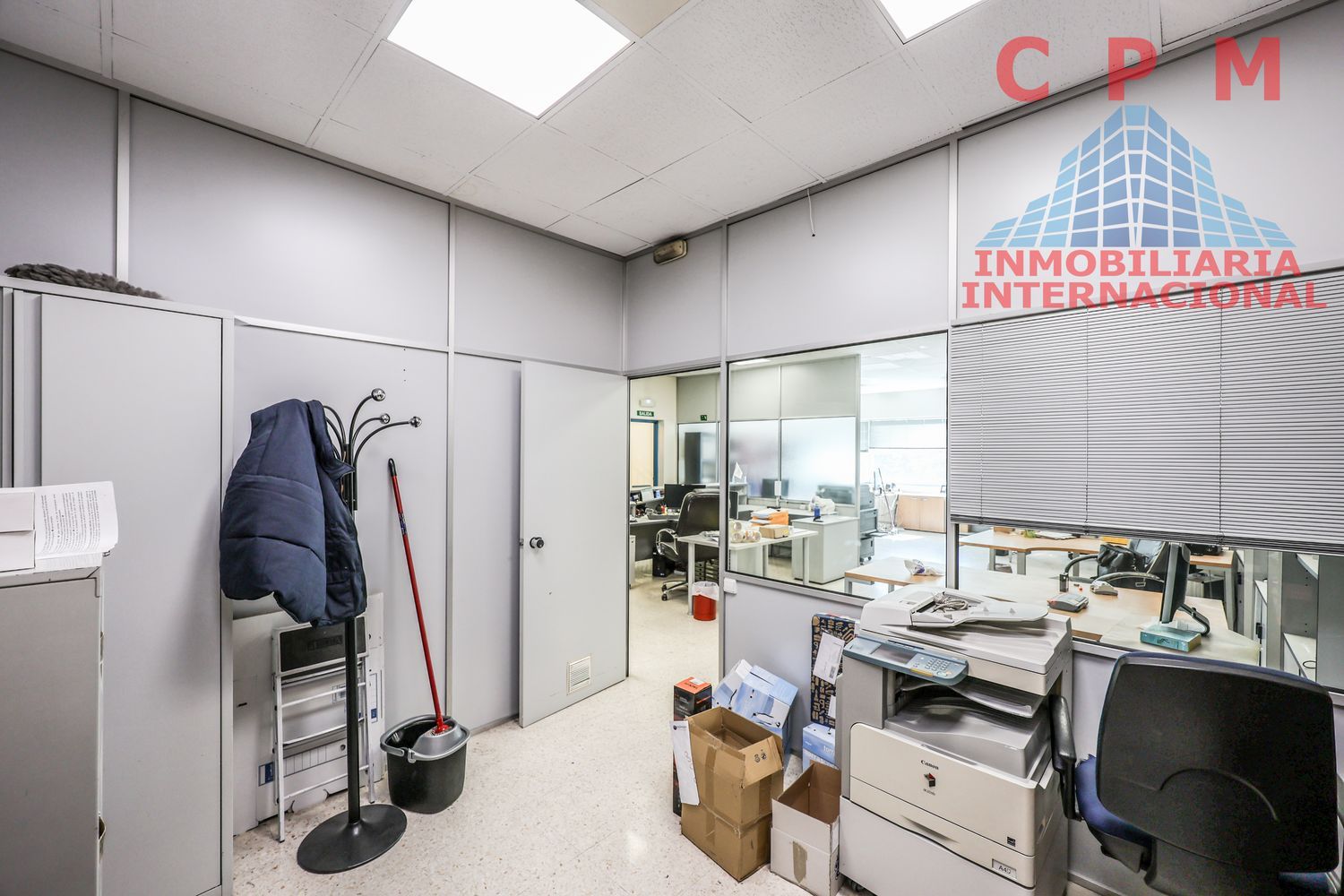 local-y-naves en madrid · villaverde 550000€
