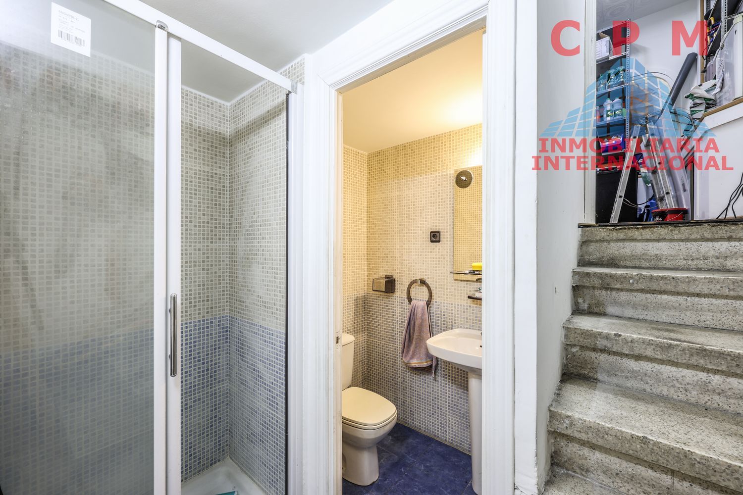 local-y-naves en madrid · latina 130000€