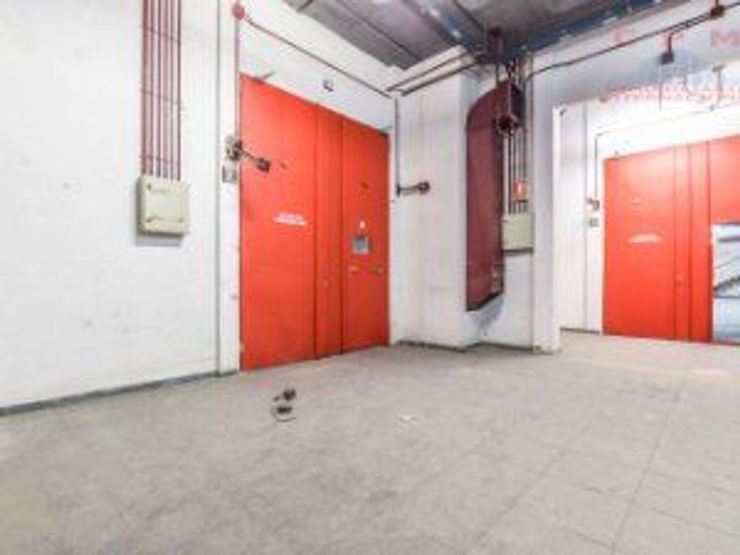 local-y-naves en madrid · hortaleza 1050000€