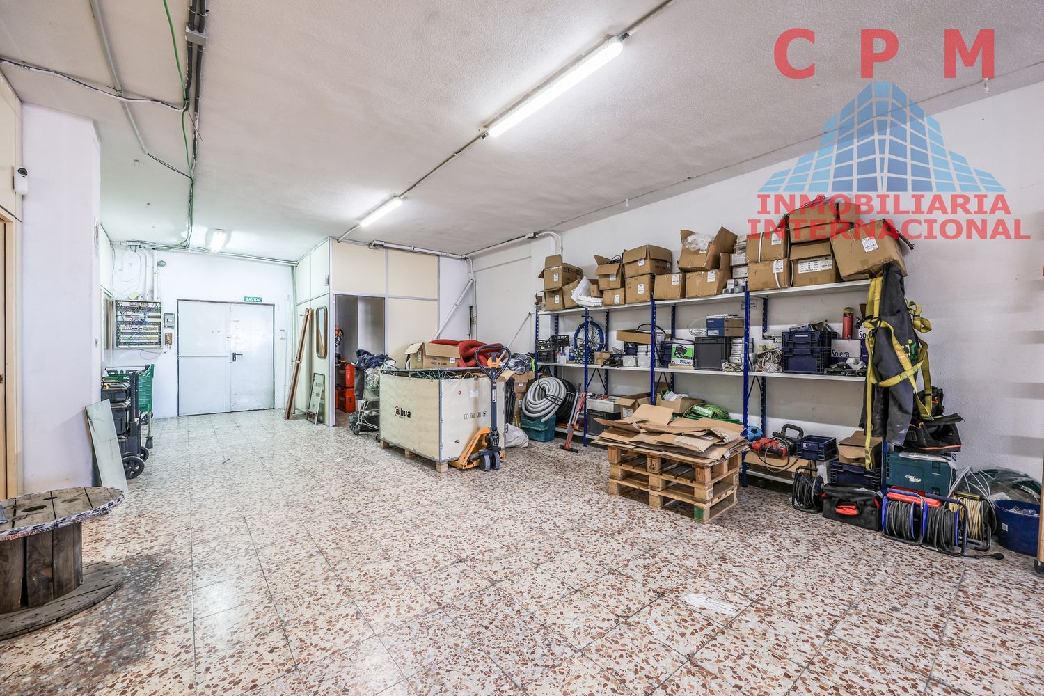 local-y-naves en madrid · villaverde 275000€