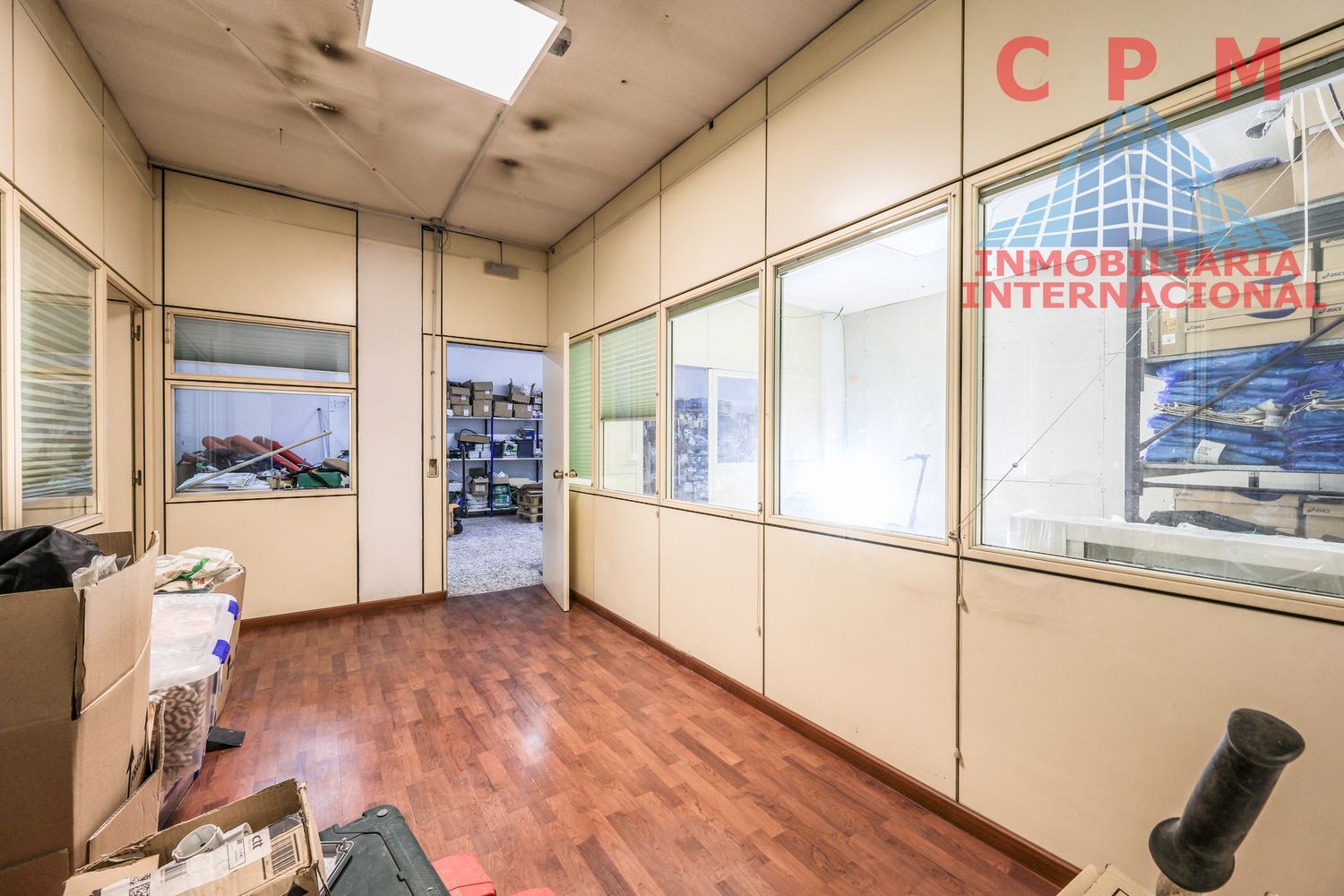 local-y-naves en madrid · villaverde 275000€