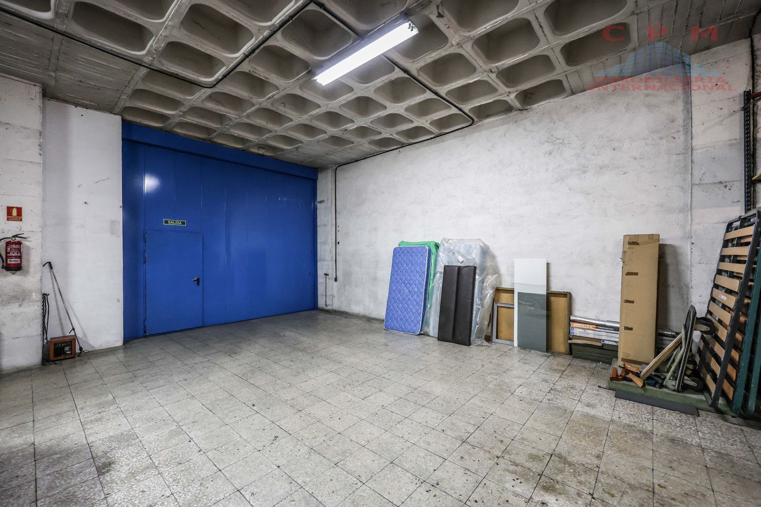 local-y-naves en madrid · hortaleza 700000€
