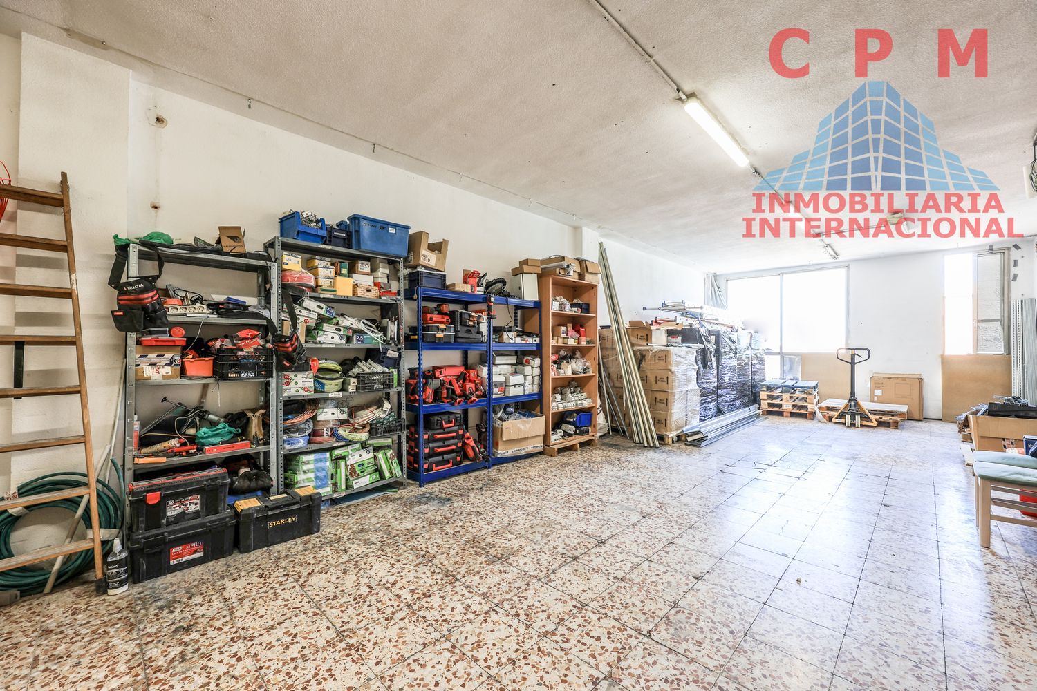 local-y-naves en madrid · villaverde 275000€