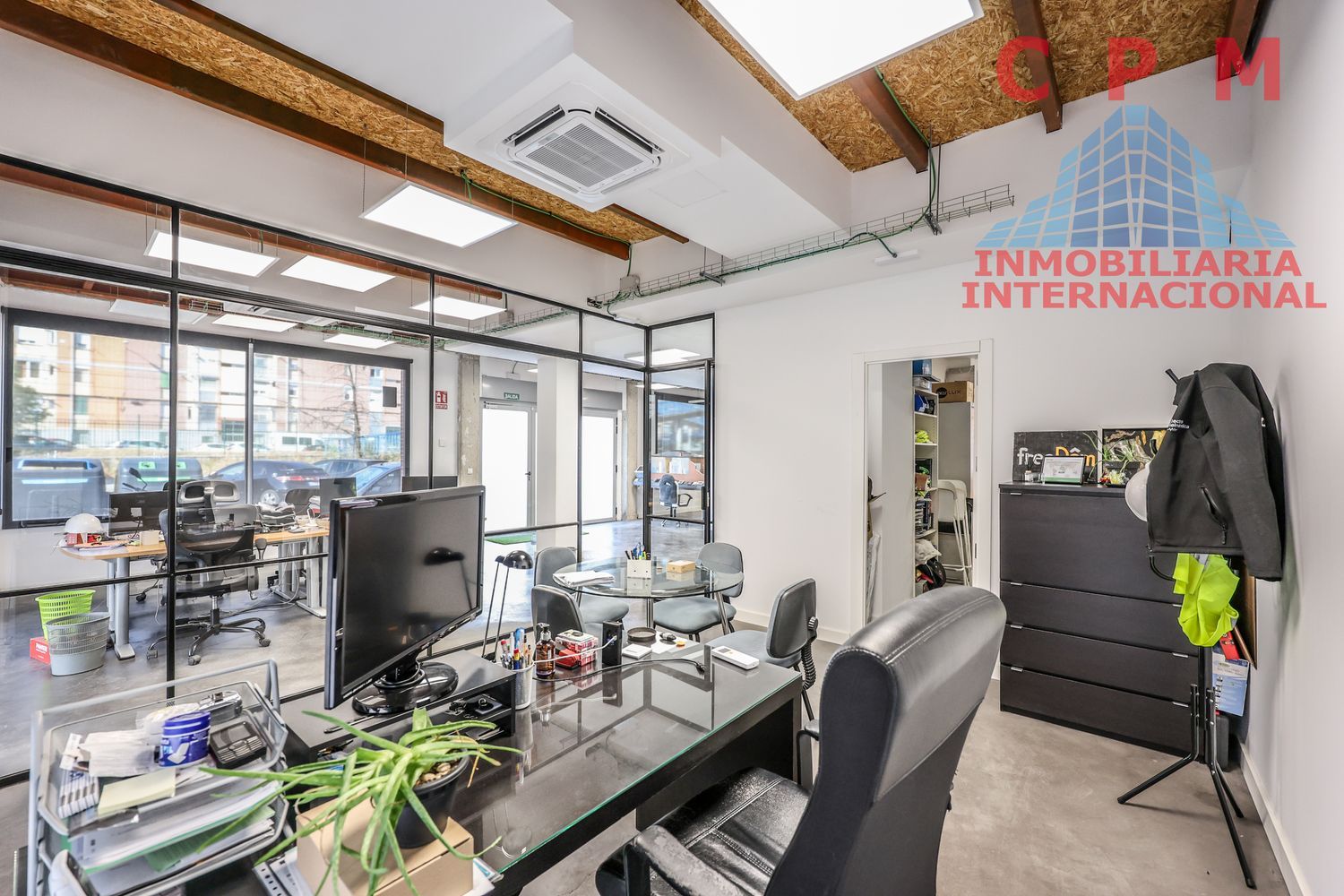 local-y-naves en madrid · fuencarral 2300€