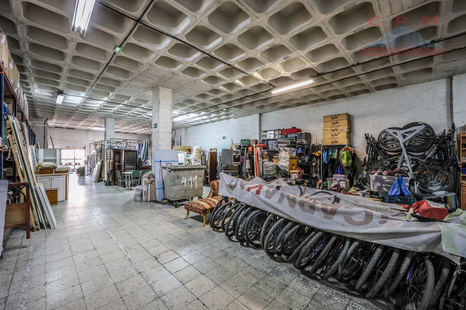 local-y-naves en madrid · hortaleza 700000€