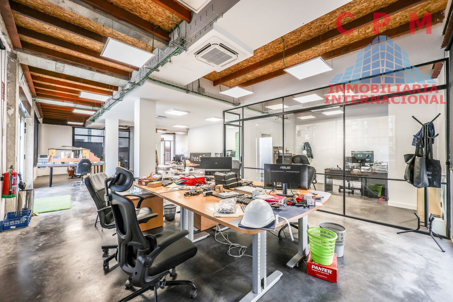 local-y-naves en madrid · fuencarral 2300€