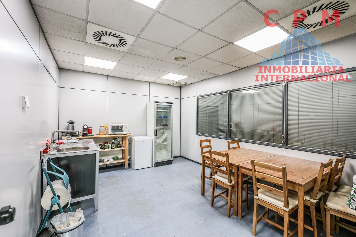 local-y-naves en madrid · villaverde 550000€