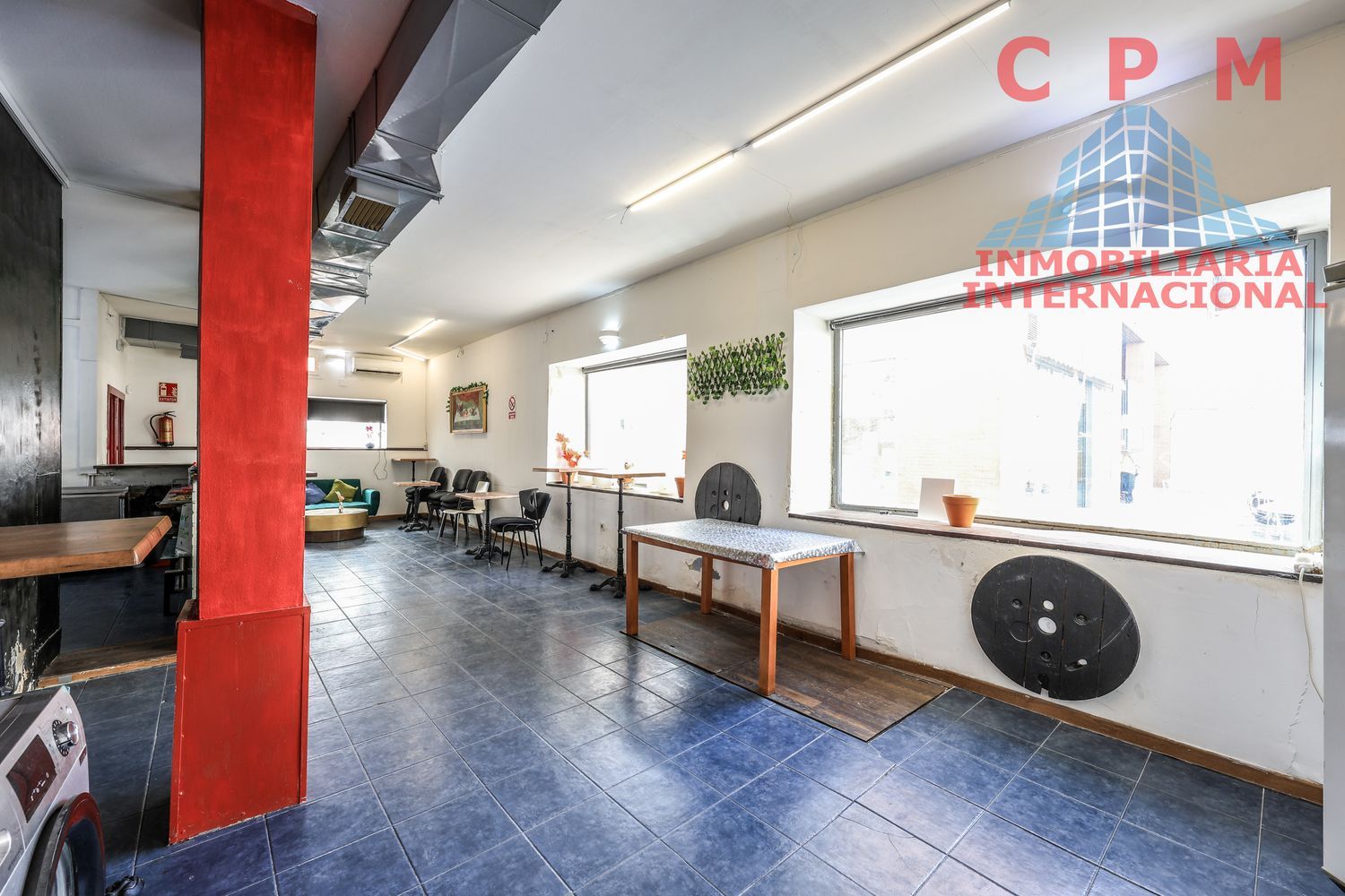local-y-naves en madrid · puente-de-vallecas 219000€