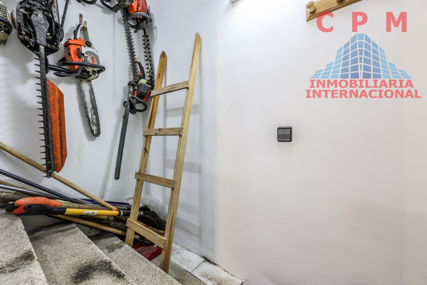 local-y-naves en madrid · latina 130000€