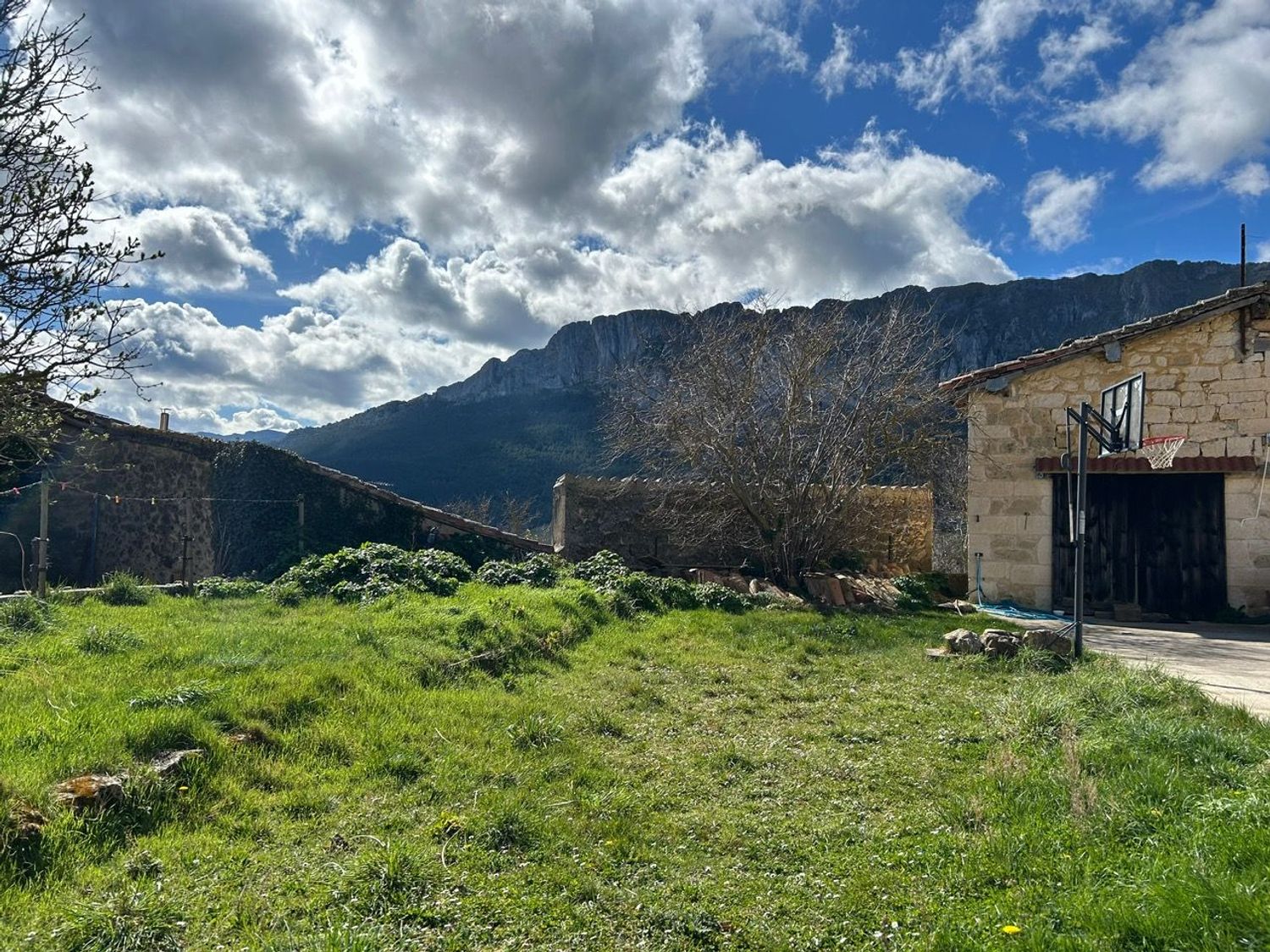 Inmueble en Valdegovia, disponible en Fincas Arbella.