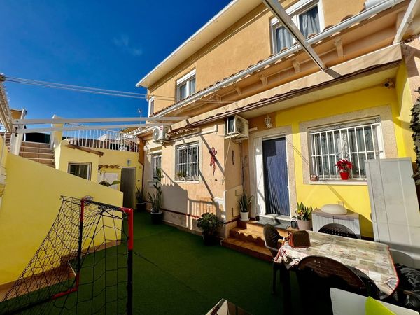 House/Semidetached house in Sale
