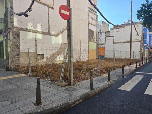 Terreno / Urbano (solar) En Venta