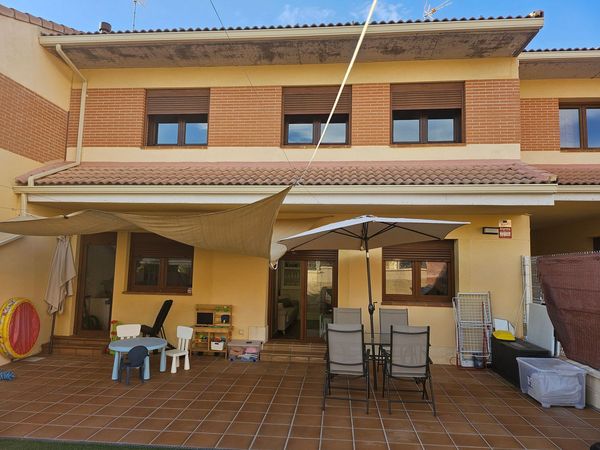 Casa/Chalet adosado En Venta