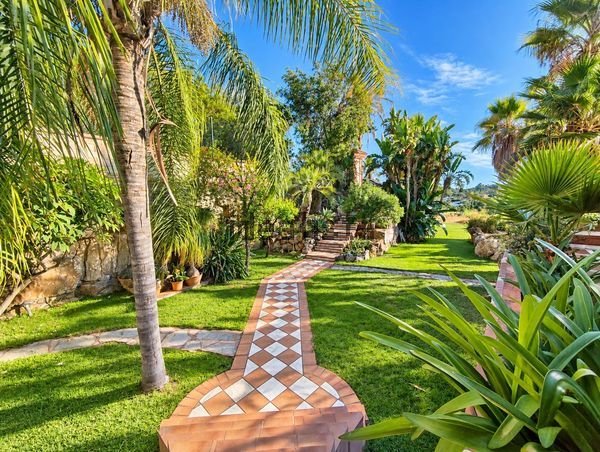 4-bedroom freehold villa in Estepona — photo 5 of 5