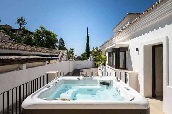 6-bedroom freehold villa in Marbella — photo 5 of 5