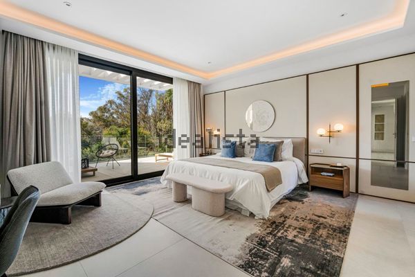 Detached house in Calle María Victoria Atencia, Lomas de Marbella Club, Marbella — image 3