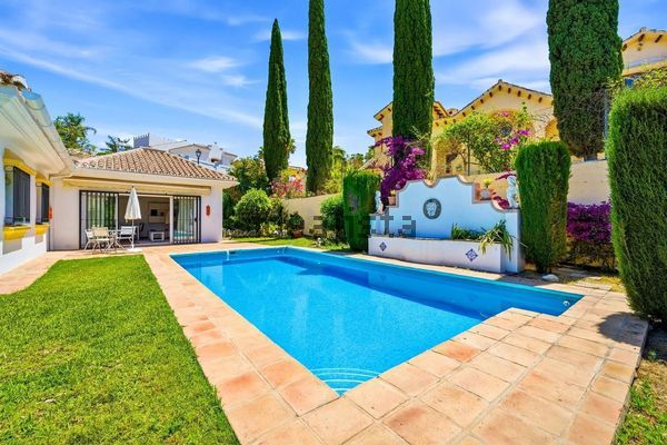2-bedroom freehold villa in Benahavís — photo 2 of 5