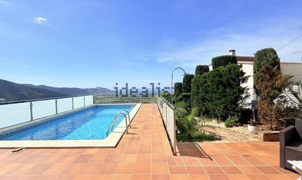 5-bedroom freehold villa in Roses — photo 1 of 5