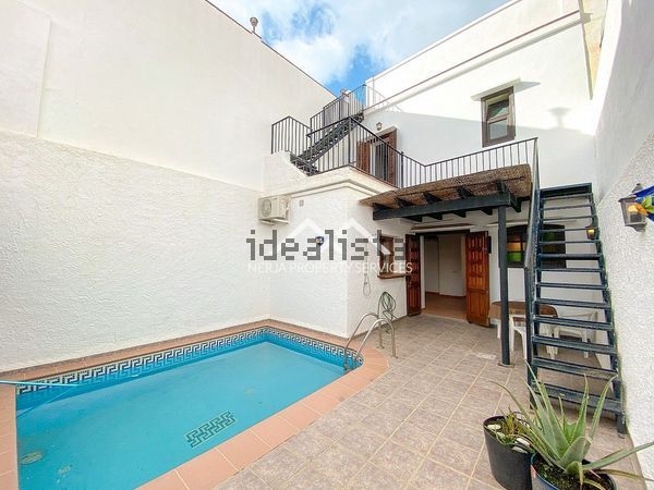 3-bedroom freehold villa in Nerja — photo 2 of 5