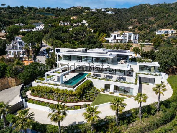 8-bedroom freehold villa in Benahavís — photo 2 of 5