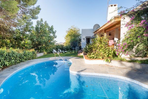 4-bedroom freehold villa in Fuengirola — photo 1 of 5
