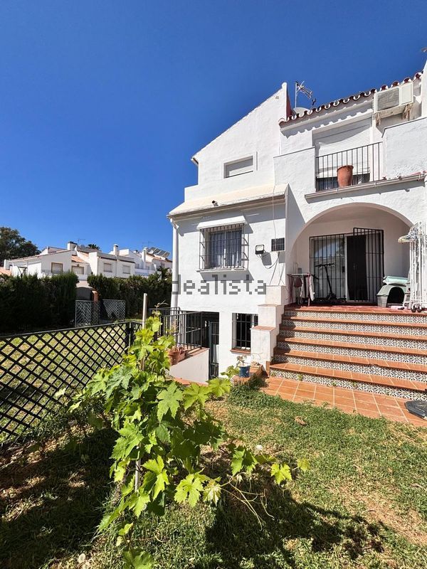 3-bedroom freehold villa in Estepona — photo 1 of 5
