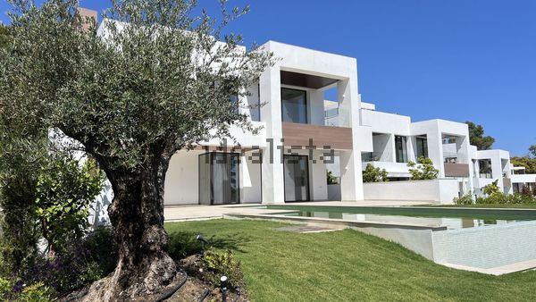 4-bedroom freehold villa in Marbella — photo 1 of 5