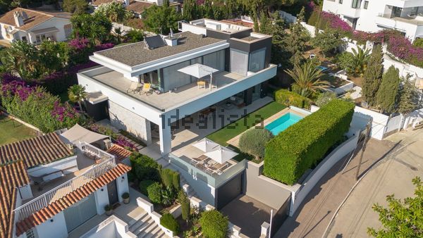 4-bedroom freehold villa in Marbella — photo 1 of 5