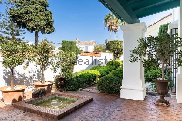 6-bedroom freehold villa in Marbella — photo 4 of 5